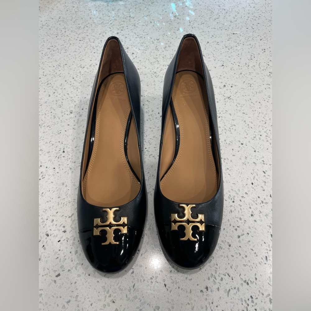 TORY BURCH Everly Black Leather Heels Cap Toe Gold Logos Women’s Size 10.5